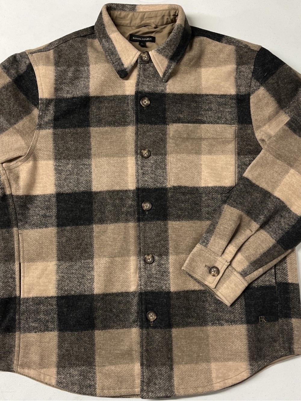 Banana Republic Men's Beige and Black Plaid Button-Up Shirt Jacket